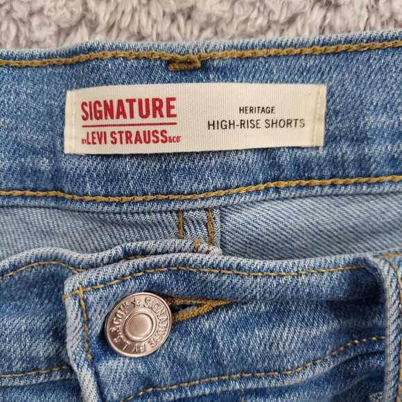 Signature Levi Strauss Heritage High Rise Shorts Frayed Hem Size 16 Light Wash - Picture 4 of 13